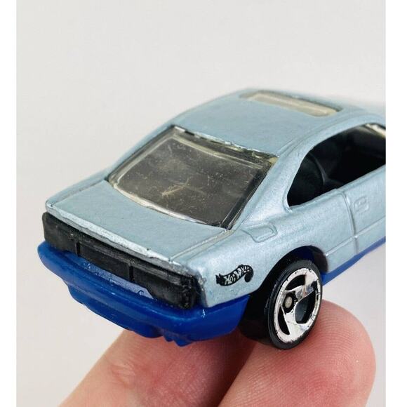 Hot Wheels BMW 850i Toy Car Moon Roof Concealed Headlights Blue 3" 1990 Silver - Picture 4 of 10